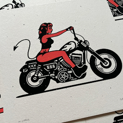 Serigrafía Diabla en moto - comprar online