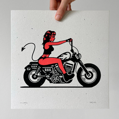 Serigrafía Diabla en moto