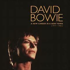 David Bowie 2017 - A New Career In A New Town (1977-1982) - Na compra de 15 álbuns musicais, 20 filmes ou desenhos, o Pen-Drive será grátis...Aproveite!