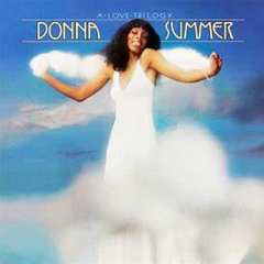 Donna Summer 1976 - A Love Trilogy - Na compra de 15 álbuns musicais, 20 filmes ou desenhos, o Pen-Drive será grátis...Aproveite!