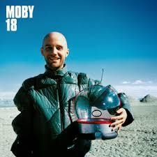 Moby 2002 - 18 - Na compra de 15 álbuns musicais, 20 filmes ou desenhos, o Pen-Drive será grátis...Aproveite!