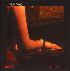 Norah Jones 2001 - First Sessions - Na compra de 15 álbuns musicais, 20 filmes ou desenhos, o Pen-Drive será grátis...Aproveite!