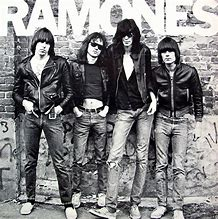 Ramones 1976 - Ramones - Na compra de 15 álbuns musicais, 20 filmes ou desenhos, o Pen-Drive será grátis...Aproveite!
