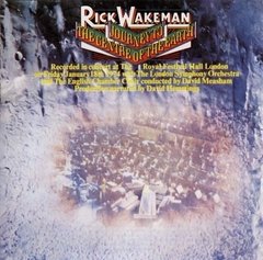 Rick Wakeman 1974 - Journey To The Centre Of The Earth - Na compra de 15 álbuns musicais, 20 filmes ou desenhos, o Pen-Drive será grátis...Aproveite!