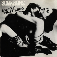 Scorpions 1984 - Love At First Sting - Na compra de 15 álbuns musicais, 20 filmes ou desenhos, o Pen-Drive será grátis...Aproveite!