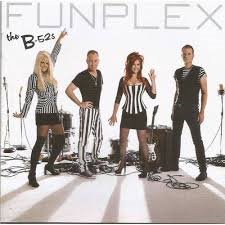 The B-52´s 2008 - Funplex - Na compra de 15 álbuns musicais, 20 filmes ou desenhos, o Pen-Drive será grátis...Aproveite!