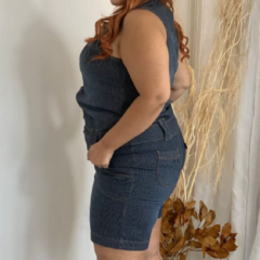 Macaquinho Flora jeans listrado plus size - comprar online