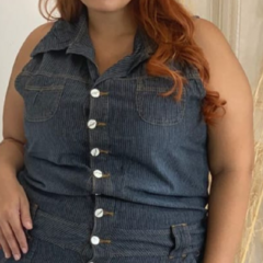 Macaquinho Flora jeans listrado plus size na internet