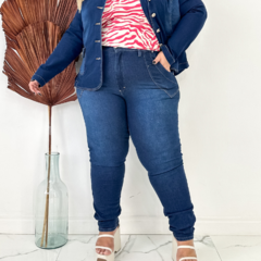 Calça jeans bolça faca plus size