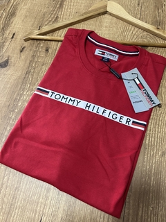 Camiseta Masculina Gold Tommy Hilfiger na internet