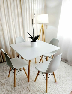 Conjunto Mesa de Jantar Quadrada Estilo Eiffel Pés Palito - comprar online