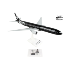 Air New Zealand Boeing B777-300ER 1/200 REG#ZK-OKQ