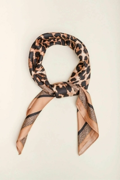 LENÇO ACETINADO ANIMAL PRINT - MODA FEMININA | MARLI MARANHA CONCEPT STORE - comprar online