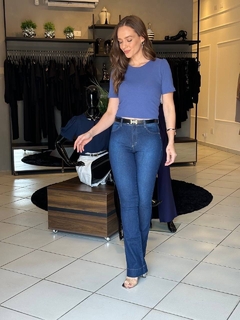 CALÇA JEANS ESCURA FLARE COM ELASTANO E COS MÉDIO -MODA FEMININA | MARLI MARANHA CONCEPT STORE