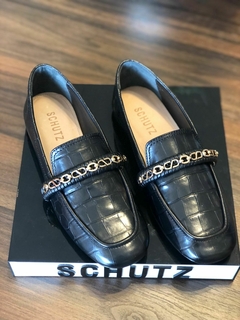 SAPATO MOCASSIM RASTEIRO WIDE CROCO SCHUTZ - MODA FEMININA | MARLI MARANHA CONCEPT STORE