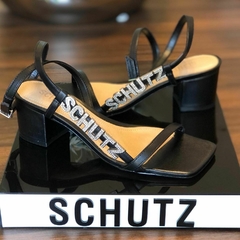 SANDÁLIA SALTO MÉDIO DELUXE SCHUTZ - MODA FEMININA | MARLI MARANHA CONCEPT STORE