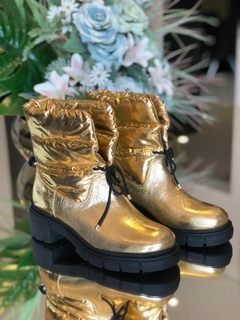 BOTA CANO CURTO STEEL OURO - MODA FEMININA | MARLI MARANHA CONCEPT STORE