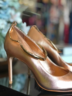 SANDÁLIA SALTO ALTO METALIZADA DOURADO -MODA FEMININA | MARLI MARANHA CONCEPT STORE - comprar online