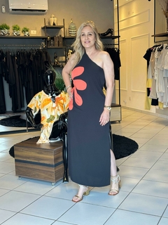 VESTIDO LONGO COM APLICAÇÃO FLOR - MODA FEMININA | MARLI MARANHA CONCEPT STORE - loja online