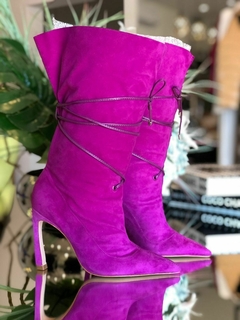 BOTA SALTO ALTO COURO ROXO SUEDE BOOT SCHUTZ - MODA FEMININA | MARLI MARANHA CONCEPT STORE - comprar online