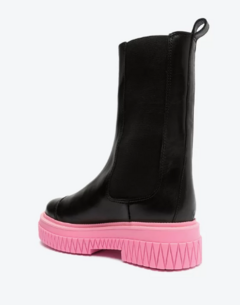 BOTA CHELSEA COURO PRETA SOLADO PINK - MODA FEMININA | MARLI MARANHA CONCEPT STORE - Marli Maranha Concept Store