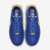 Tenis Nike Air Force 1 x AMBUSH na cor azul com detalhes em amarelo.