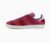 Tenis Adidas Campus 80s na cor Cheshire Cat, com design em tons de vermelho e detalhes em roxo.