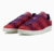 Tenis Adidas Campus 80s na cor vermelha com detalhes em roxo e branco.