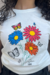 T-SHIRT OFF WHITE ESTAMPA FLORES COM BORBOLETAS - comprar online