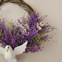 Guirlanda de Flores Desidratadas Meia Lua com Divino Branco - Roxo - comprar online