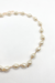 CHOKER MINIMALISTA PEROLAS DOURADO