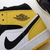 Air Jordan 1 "Yellow Black Toe" na internet