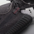 Yeezy Boost 350 "Black Non-Reflective" na internet