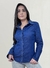 Camisa jeans escuro feminina acinturada Butiqueterapia, com mangas compridas, elastano, botões para fechamento, modelagem acinturada e detalhe com abertura no punho. 