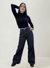 A calça wide leg jeans preta cintura alta Butiqueterapia possui modelagem ampla, o teciso em jeans macio preto estonado de ótima qualidade, fechamento por zíper e botão, bolsos na parte da frente e atrás, com cintura alta, caimento perfeito.