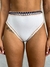 Calcinha Hot Pants de Crochê Branca com detalhes em crochê azul marinho e nude.