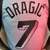 Camiseta regata masculina do Miami Heat, em cores rosa e azul, com o nome "Draagić" e o número 7 nas costas.