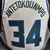 Camiseta regata beige do Milwaukee Bucks, com o nome "Antetokounmpo" e o número 34 nas costas.