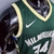 Camiseta regata verde do Milwaukee Bucks, modelo masculino, com detalhes em amarelo e logo da Nike.