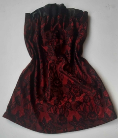 Vestido de festa curto em cetim vermelho e renda preta