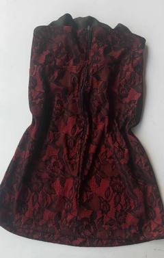 Vestido de festa curto em cetim vermelho e renda preta - comprar online