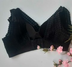 Top preto em renda, com bojo - comprar online