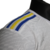 Imagem do Camisa Leeds I 23/24 - Jogador Adidas Masculina - Branca com detalhes em azul e amarelo