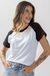 camiseta raglan feminina manga curta cores branco e preto