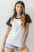 camiseta raglan feminina manga curta cores branco e preto