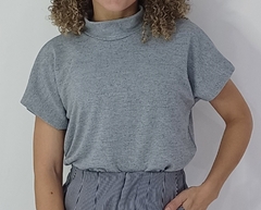 BLUSA BÁSICA GOLA ALTA - comprar online