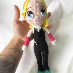 Amigurumi da Gwen para fãs e colecionadores do mundo geek