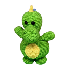 Detalhe do Baby Dino em amigurumi, mostrando seu acabamento suave e detalhes encantadores que o tornam um presente ideal para os pequenos aventureiros.