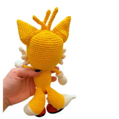 O Tails amigurumi é um brinquedo incrível para os amantes de Sonic.