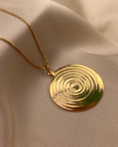 GARGANTILHA MEDALHA ESPIRAL na internet